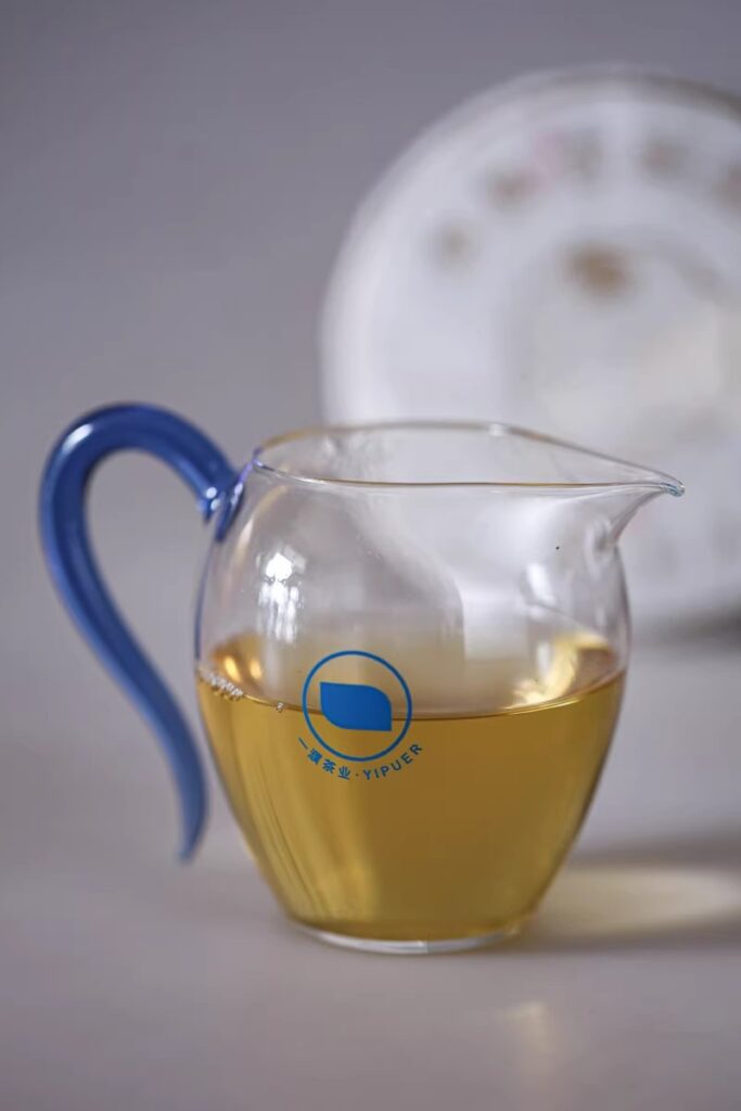 2022易武麻黑古树茶